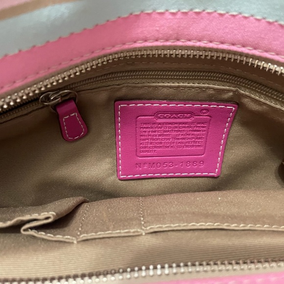 Coach Authentic pastel stripe summer hand bag, pocketbook EUC - Picture 3 of 5